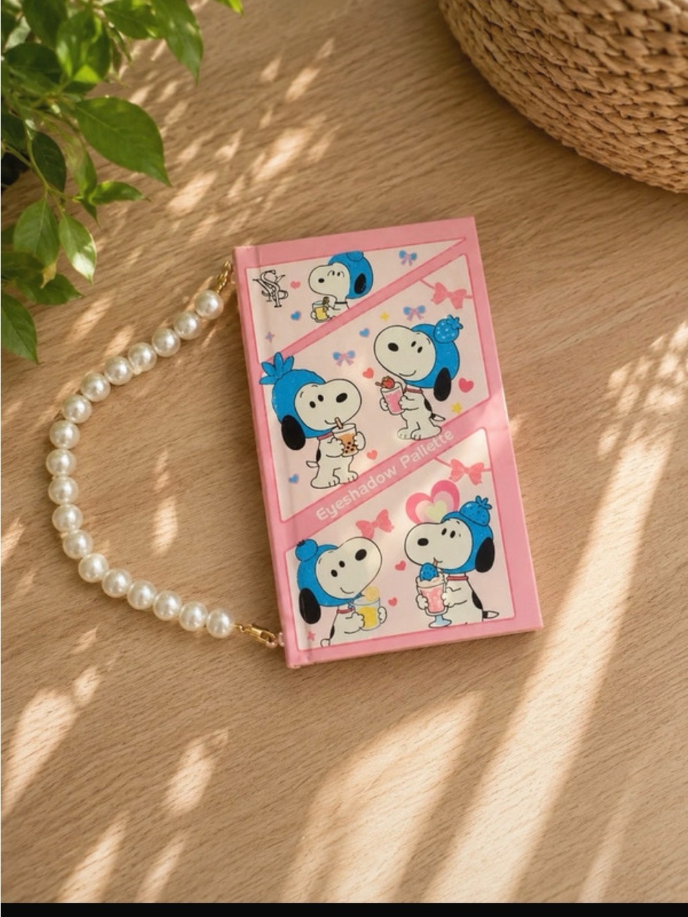Peanuts Snoopy Pink Eyeshadow Palette with Pearl Wrist Strap